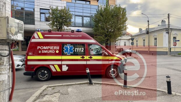 Alertă în Pitești! Femeie cu atac de panică într-o mașină, lângă magazinul FC Argeș