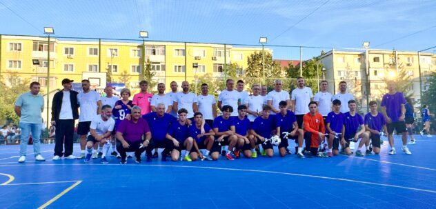 Spectacol total: primarul Gentea și șeful IȘJ Argeș, Tudosoiu au jucat fotbal cu foștii elevi ai „Matei Basarab”