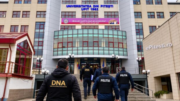 Percheziții la Centrul Universitar Pitești!