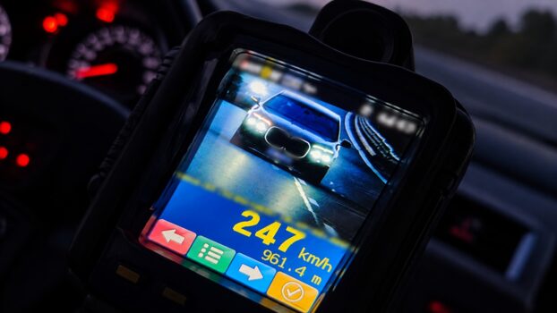 Șofer de BMW, prins cu 247 km/h pe autostrada A3!