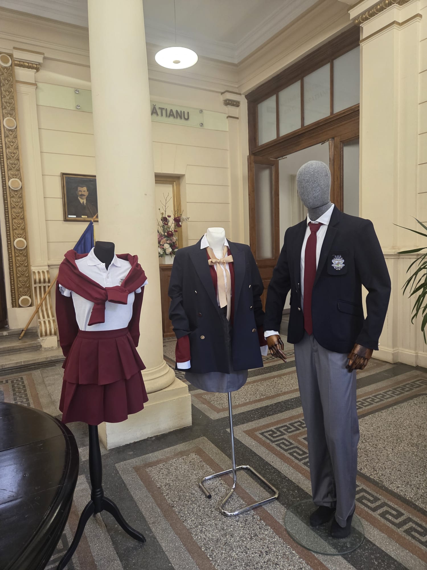 Colegiul Național „Ion C. Brătianu” - uniformă