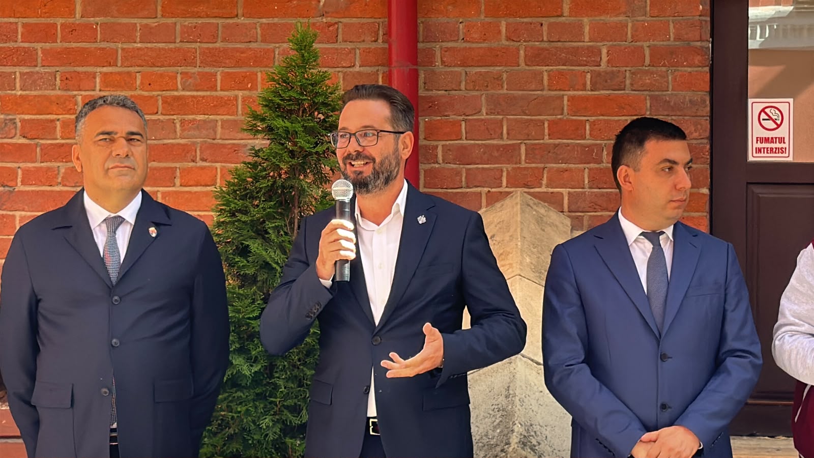 Mihai Coteț, în fața elevilor de la Colegiul „Brătianu”, în prima zi de școală: „Nu am venit în calitate de politician”