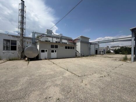 Fosta fabrică de lactate din Costești, Argeș, scoasă la vânzare. Platformă industrială de aproape 10.000 mp