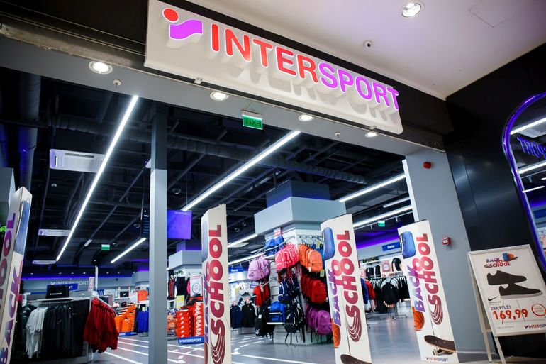 Intersport închide magazine în România! Restructurări masive. Ce urmează