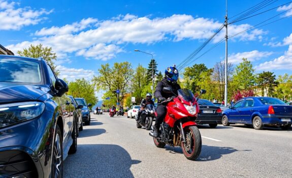 Schimbare majoră în Codul Rutier! Ce drept nou ar putea primi motocicliștii în trafic