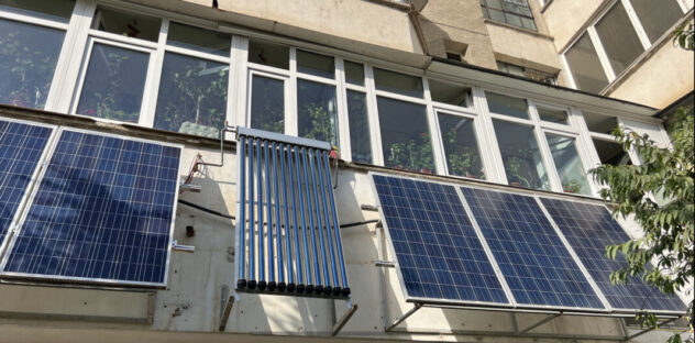 Panouri fotovoltaice pe balcon sau pe bloc: cât costă, cât produc și în cât timp îți recuperezi banii