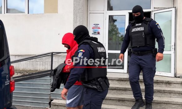 Breaking! Poliția Argeș, oficial despre agentul de la Secția 2 Găvana, Pitești: A fost reținut. Ce acuzații grave i se aduc