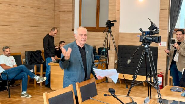 Circ fără sfârșit în CL Pitești! Profesorul Ropcea, tatăl artistului Randi, nu se lasă!