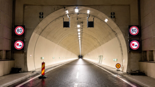 Autostrada Sibiu-Pitești: primul tunel din România este gata. Când se deschide