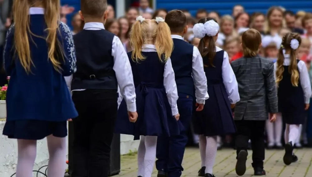 Uniformele școlare obligatorii