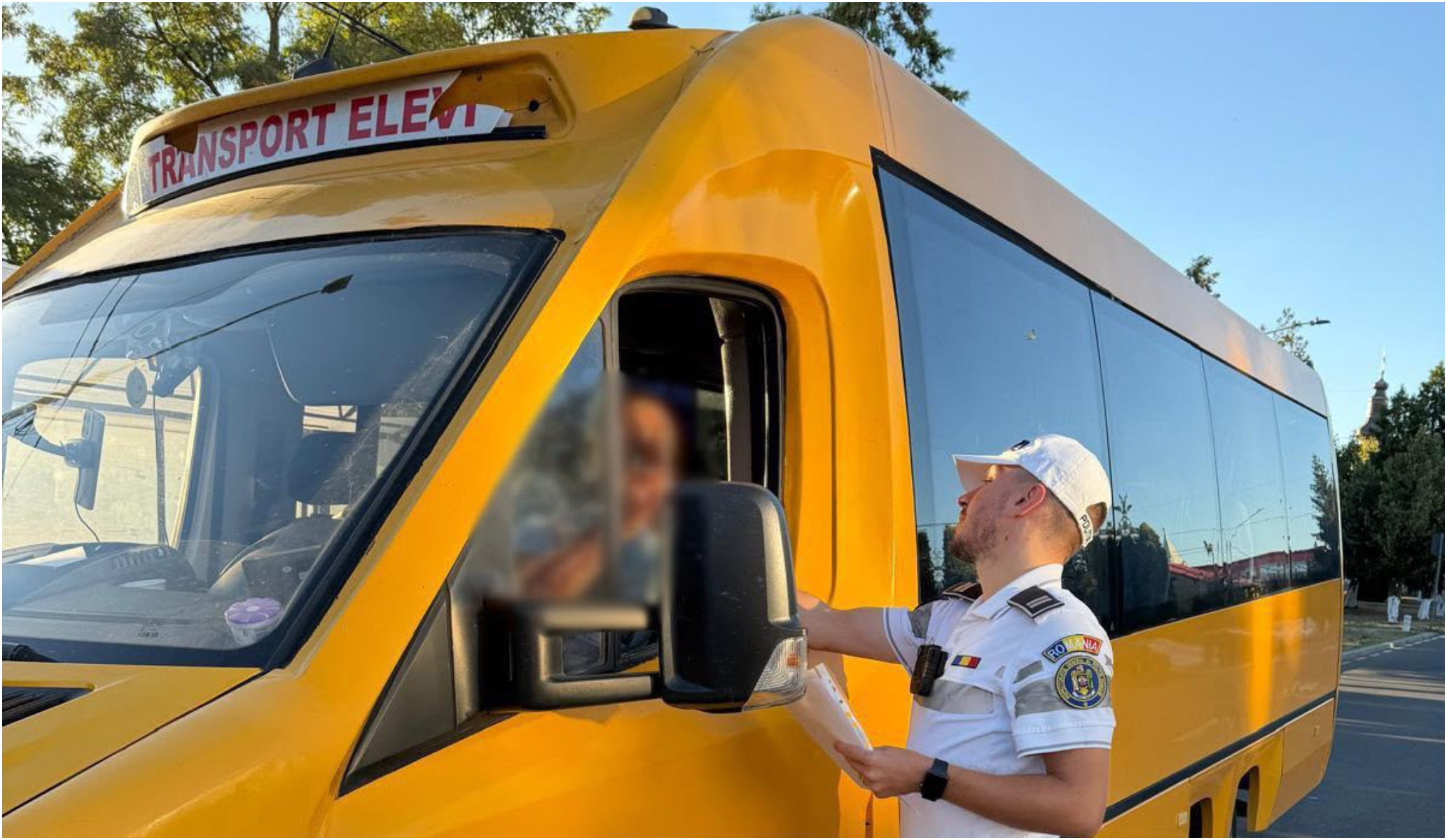 Șofer de microbuz școlar, prins băut la volan cu 14 elevi în mașină. A rămas fără permis