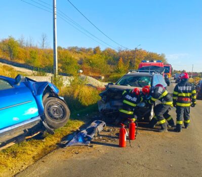 Argeș. Accident grav în Costești. Două mașini, zob!