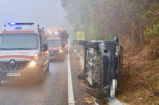 Accident grav, pe DN 73, la Mateiaș! Mașină răsturnată!