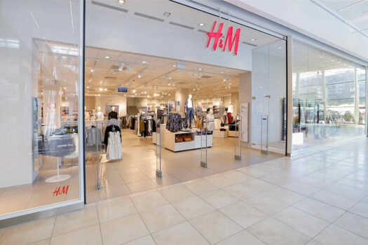 Retailerul H&M schimbă strategia în România