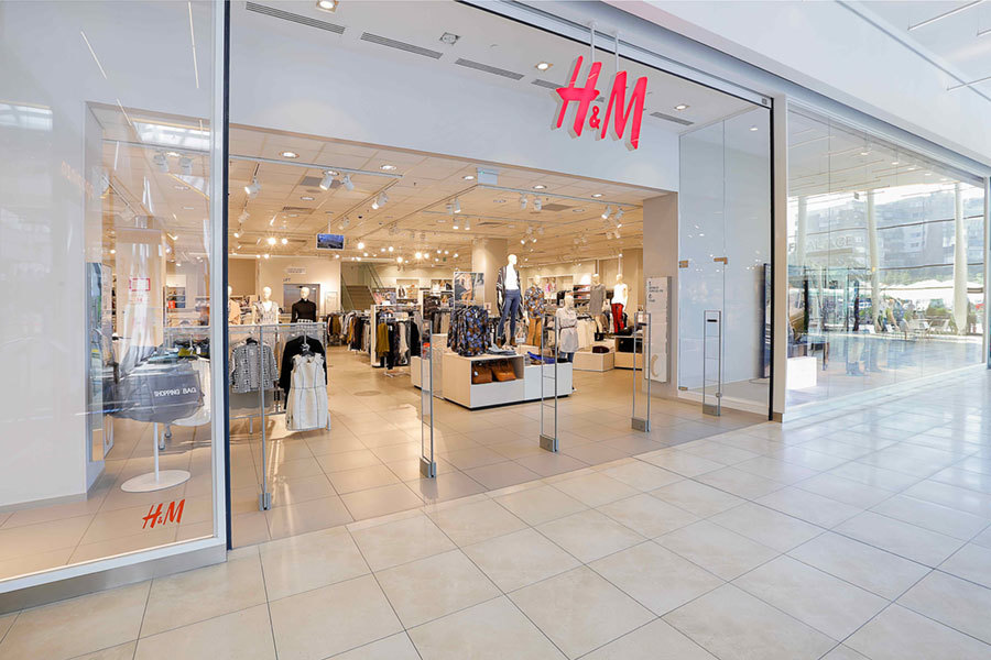 Retailerul H&M schimbă strategia în România