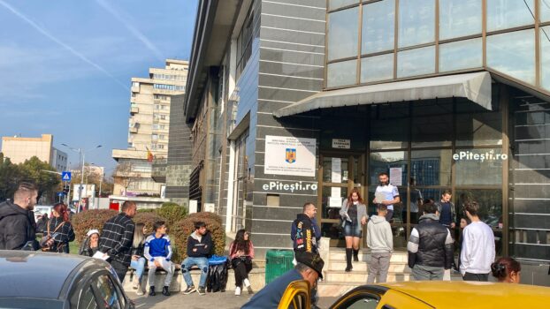 Oficial. Candidat prins cu aparatură de copiat la examenul auto din Pitești!