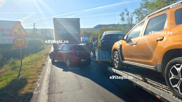 Accident pe DN7, la Drăganu. Trei mașini sunt implicate. Poliția și SAJ, la fața locului