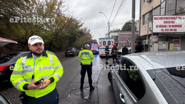 Accident în Pitești, lângă rectoratul Universității! Mai multe mașini implicate