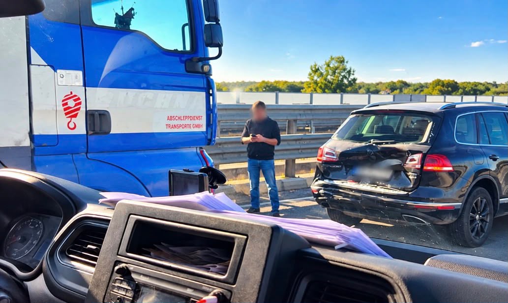 Pitești. Accident pe A1! Mastodont implicat într-o coliziune cu un autoturism, la Podul Viilor