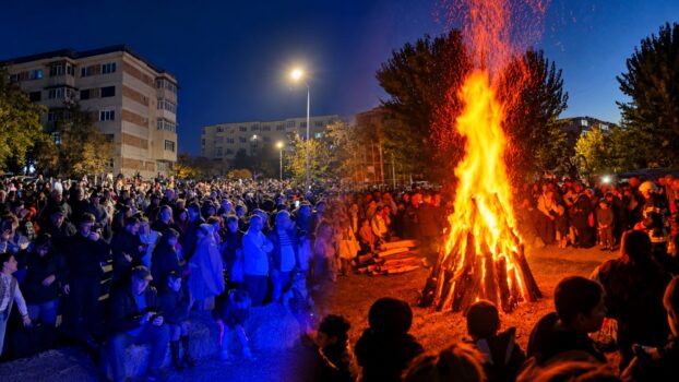 Mioveniul s-a adunat la Focul lui Sumedru! Flăcări uriașe și o mulțime de oameni, în această seară