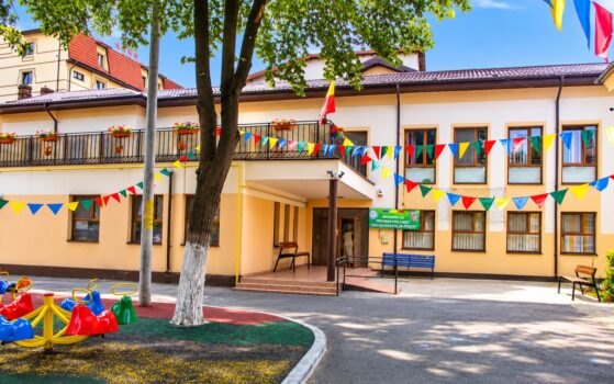 Grădinița „Căsuța Poveștilor” din Pitești angajează!