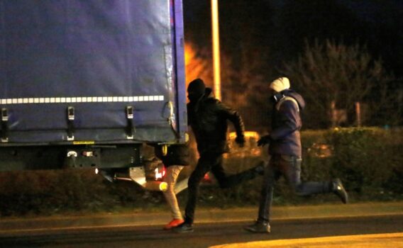 Migranți, descoperiți într-un tir din Argeș, în Turcia! Camionul aparține unei firme din Bascov