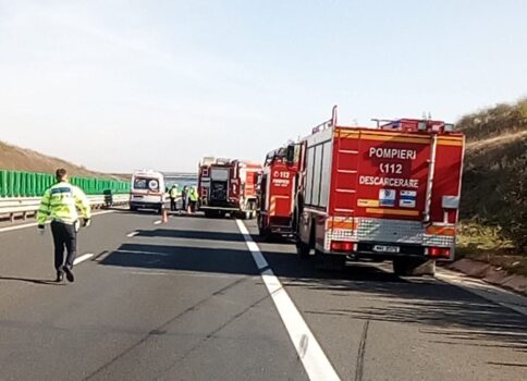 TIR în flăcări pe autostradă!